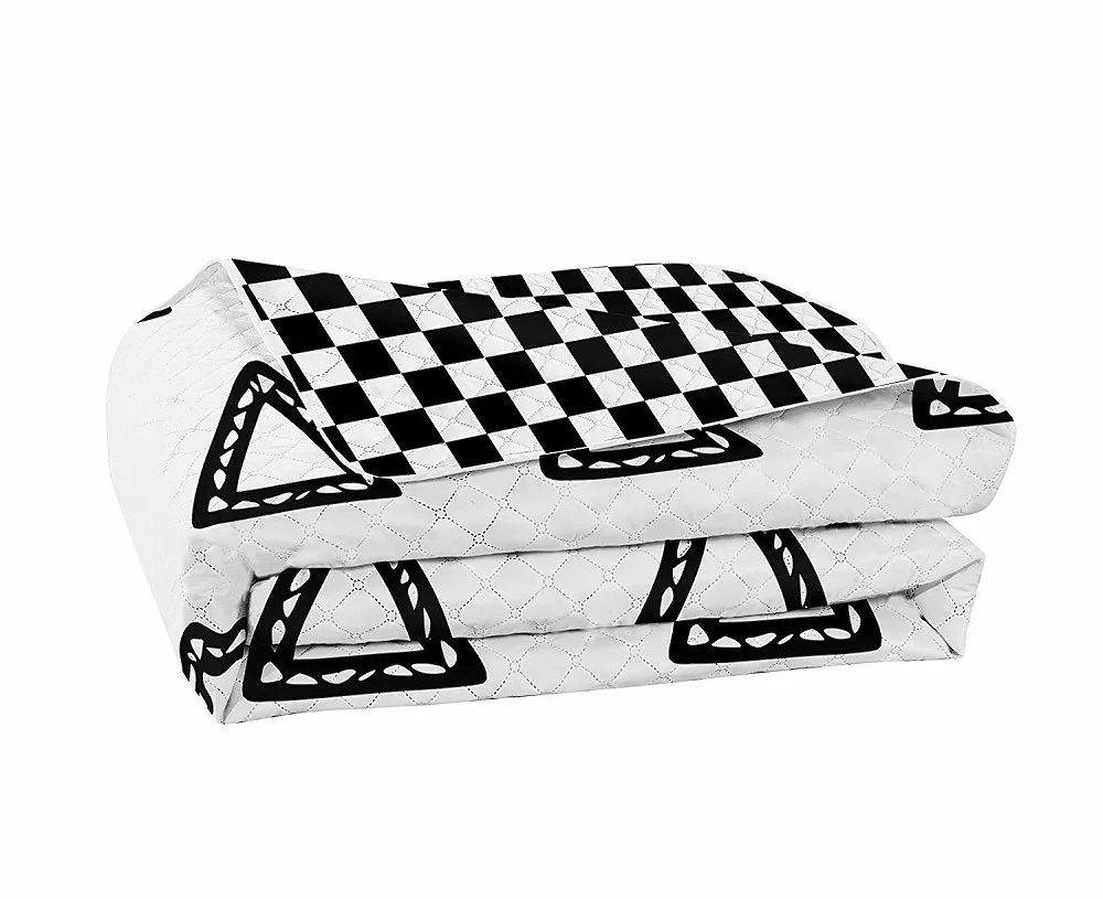 Narzuta dekoracyjna 240x260 Hipnozująca Triumph szachownica trójkąty biała czarna