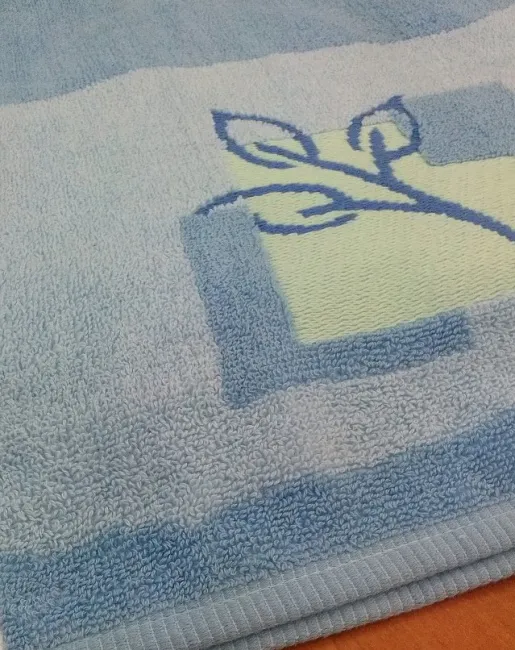 Ręcznik Krokus 70x140 niebieski w listki Luna Niska cena
