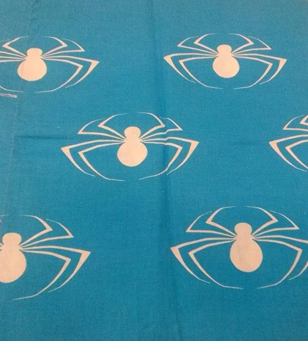 Poszewka bawełniana 40x40 Spiderman niebieska w białe pająki 1121