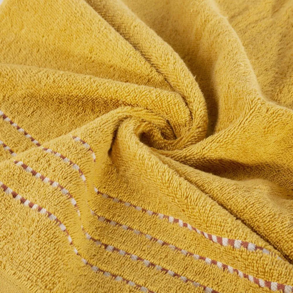 Ręcznik 70x140 Fiore musztardowy 500g/m2 frotte Eurofirany ozdobiony bordiurą w postaci cienkich paseczków