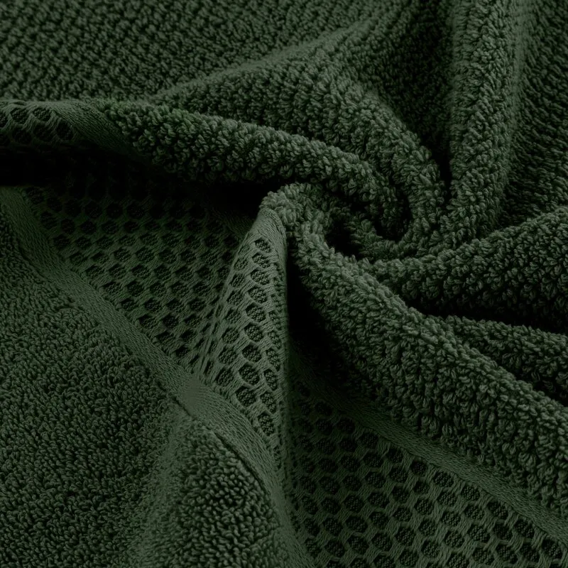 Ręcznik Danny 30x50 zielony z wytłaczaną  bordiurą i błyszczącą nicią 500 g/m2 Eurofirany