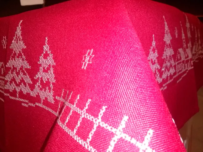 Obrus świąteczny Anna 85x85 czerwony z haftem Boże Narodzenie Eurofirany 