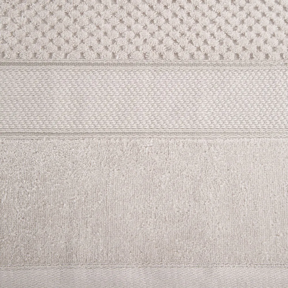 Ręcznik Jessi 70x140 beżowy frotte 500g/m2 z fakturą wytłaczanej krateczki i welurową bordiurą Eurofirany