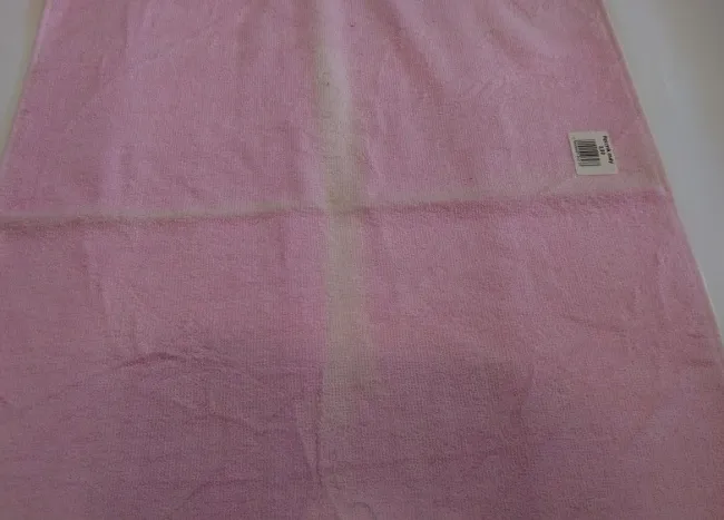 Ręcznik mały  50x90 przebarwiony różowy