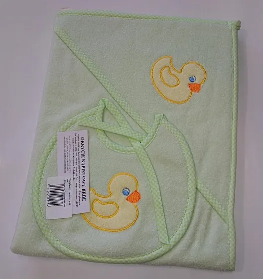 Okrycie kąpielowe niemowlęce 80x80 Bebe + śliniak zielony z haftem żółta kaczuszka 015