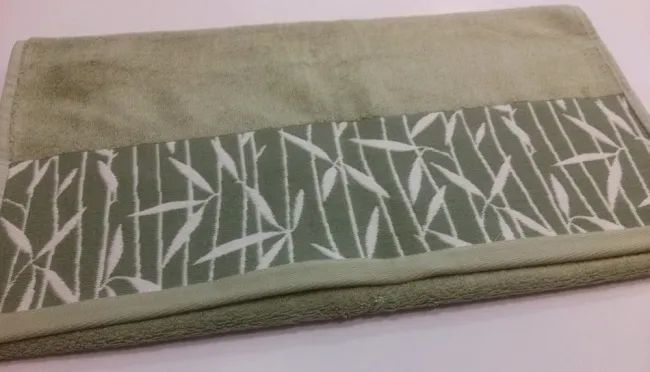 Ręcznik FR 1030 50x90 bambusowy 04 zielony kremowe liście bambusa