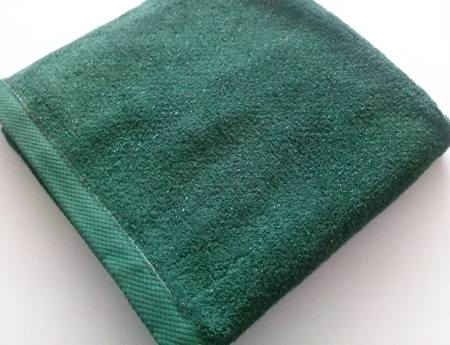 Ręcznik Trendy 50x90 zielony ciemny ze złotą nitką Greno