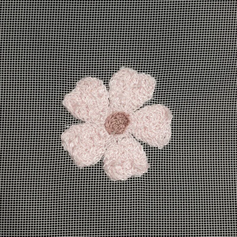 Firana 140x250 Elsa biała z różową        aplikacją kwiatów dla dzieci gotowa na przelotkach Eurofirany