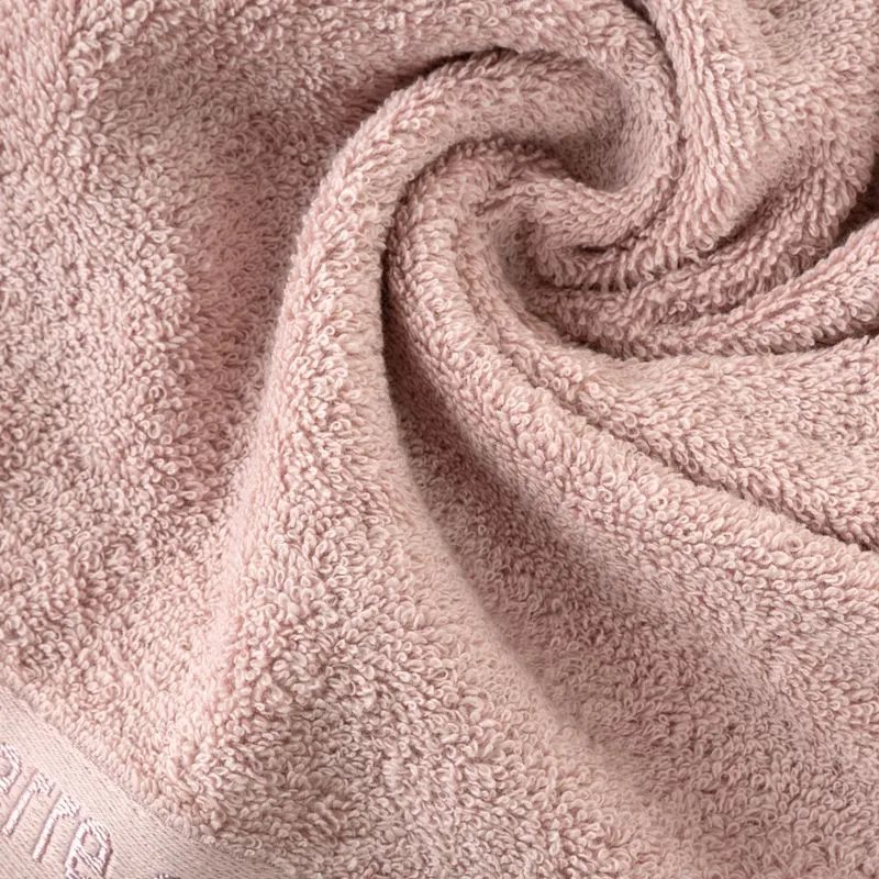 Ręcznik Evi 30x50 pudrowy różowy frotte  430 g/m2 Pierre Cardin