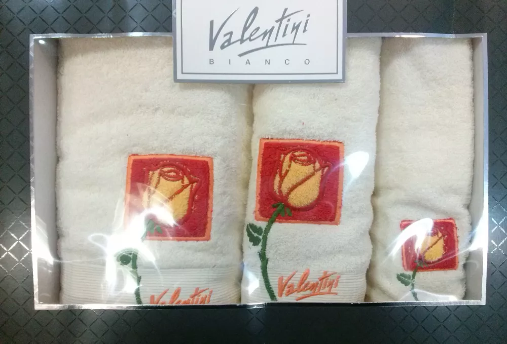 Komplet ręczników w pudełku 3 szt. Valentini ekrii czerwona róża