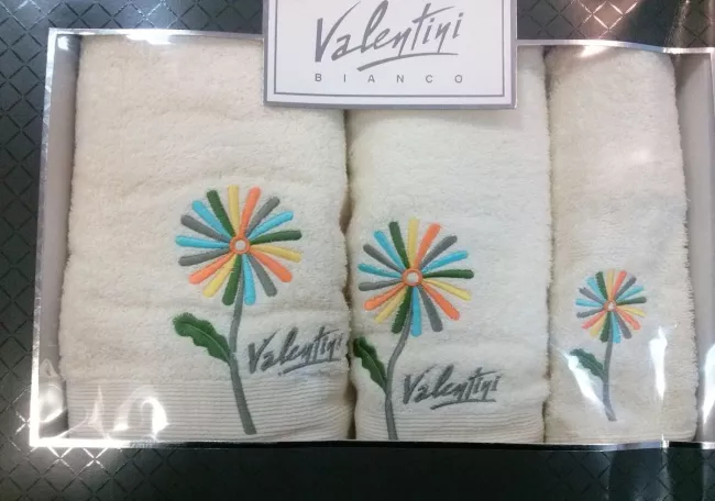 Komplet ręczników w pudełku 3 szt. Valentini ekrii kolorowy kwiat