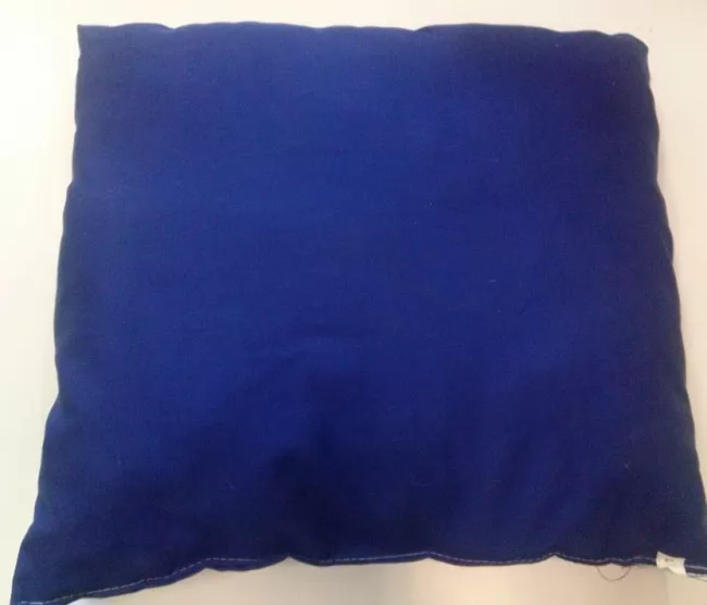 Poduszka poliestrowa 40x40 jednobarwna szafirowa niska cena