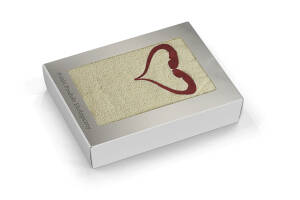 Ręcznik na Walentynki 70x140 kremowy Serce haft czerwony w pudełku