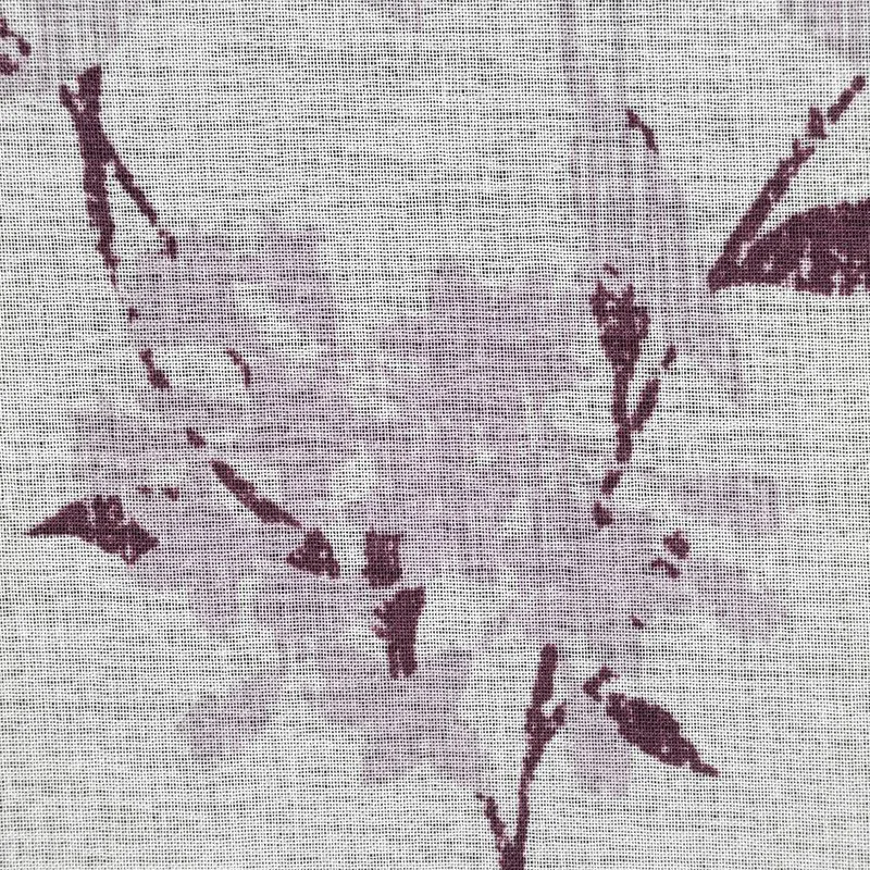 Firana 140x250 Fiona biała fioletowa gotowa na przelotkach z lekkiej matowej etaminy z nadrukiem kwiatowym Eurofirany