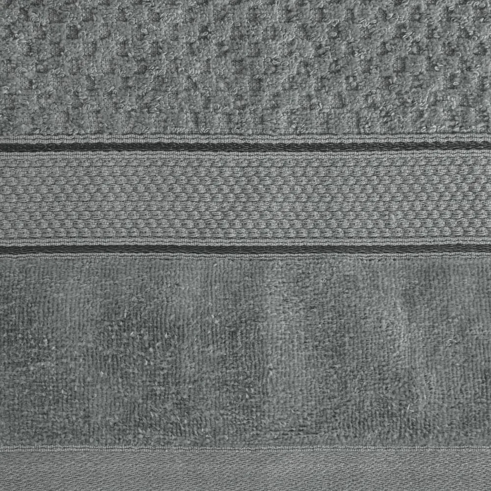 Ręcznik Jessi 70x140 stalowy frotte 500g/m2 z fakturą wytłaczanej krateczki i welurową bordiurą Eurofirany