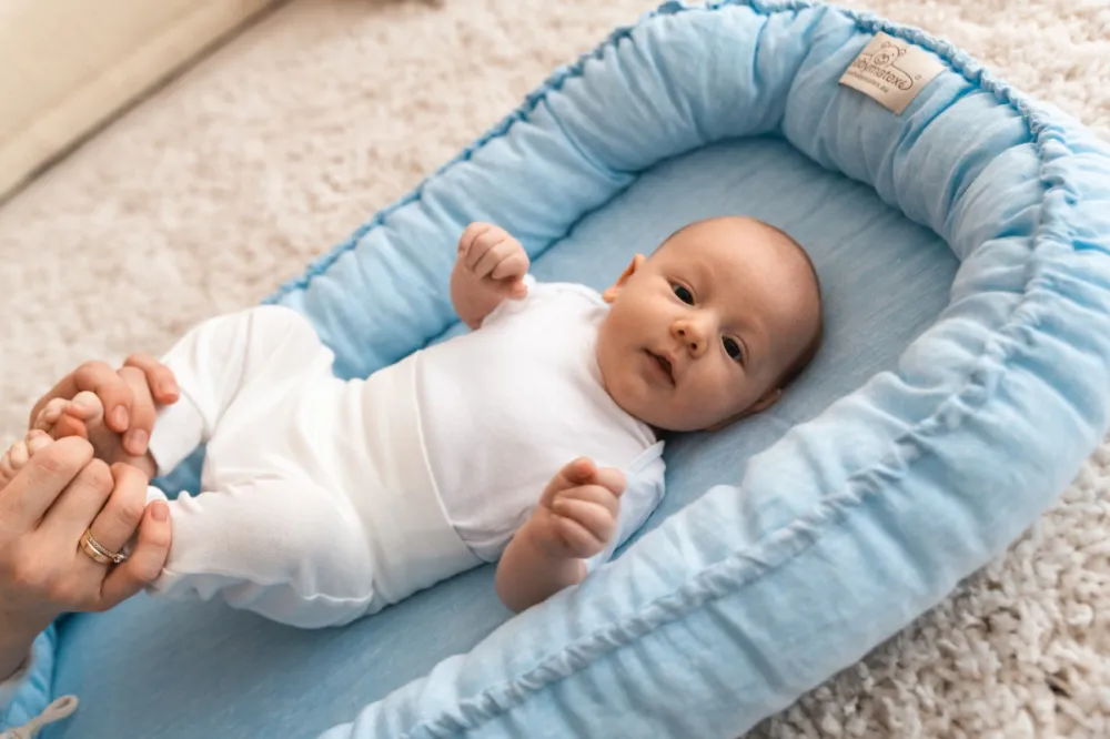 Gniazdko niemowlęce Prestige linen plain  55x80 niebieskie materacyk pozycjonujące