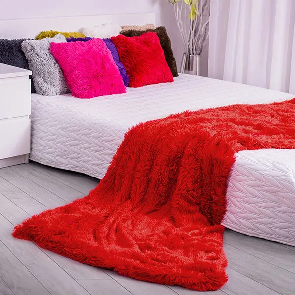 Koc narzuta na łóżko 200x220 Corona futro czerwona włochacz