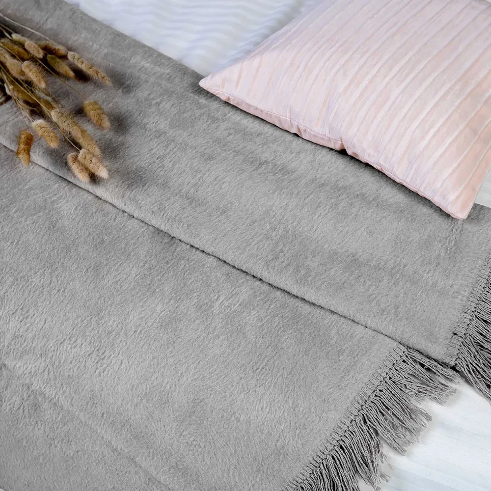 Koc bawełniany akrylowy 150x200 popielaty jednobarwny z frędzlami narzuta na łóżko 450g/m2  Darymex