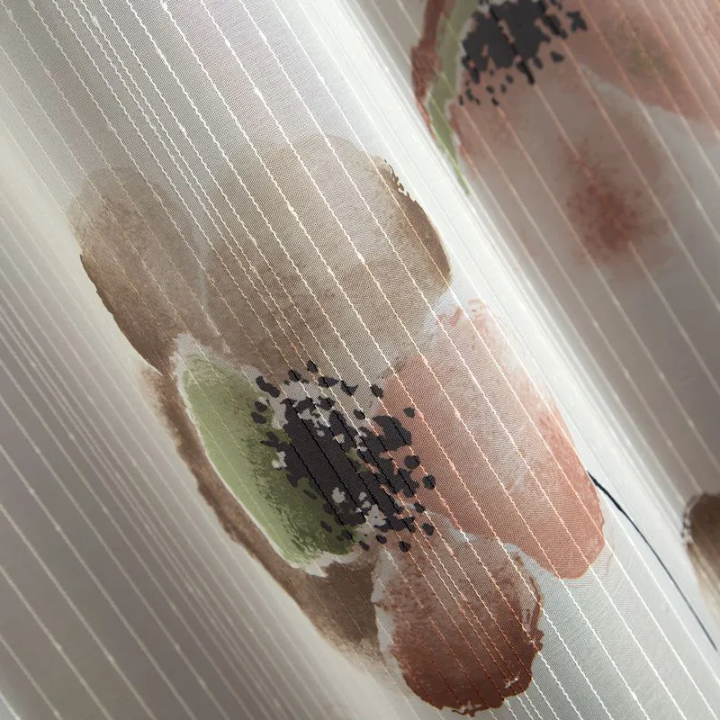 Firana 140x250 Nicole kremowa brązowa gotowa na przelotkach z malarskim deseniem maków oraz efektem deszczyku Eurofirany