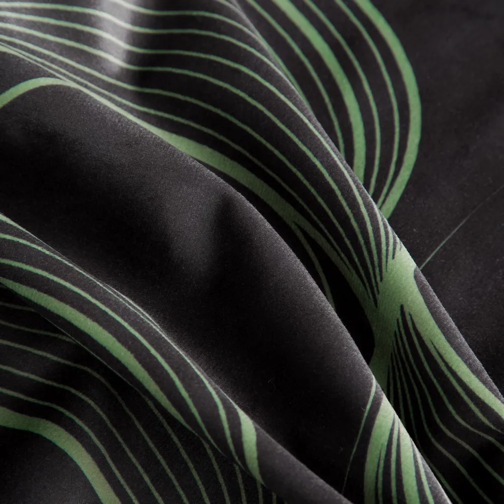 Zasłona 140x250 Pola czarna zielona welwetowa gotowa na przelotkach z symetrycznym falującym wzorem Eurofirany