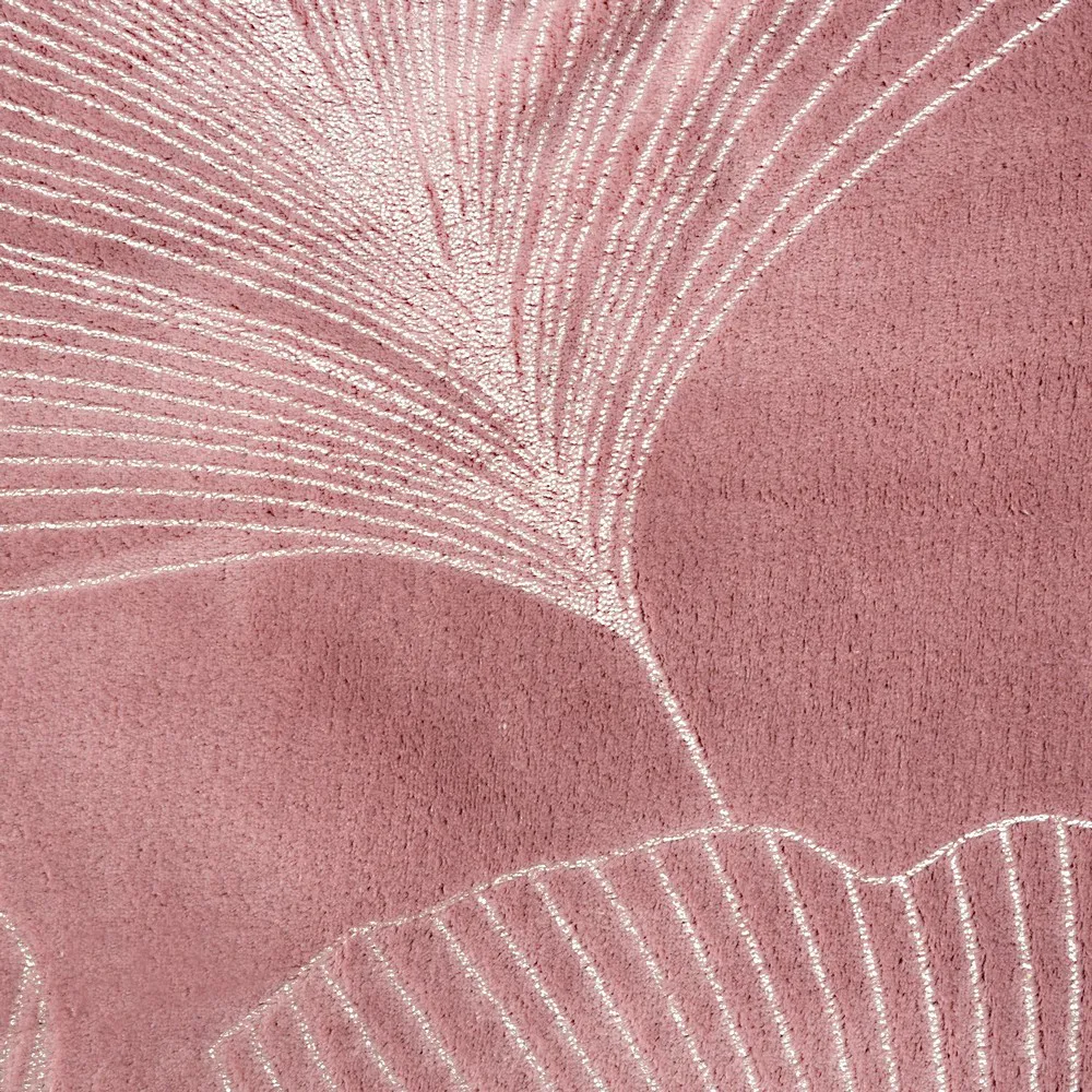 Koc narzuta z mikrofibry 150x200 Ginko 1 różowy z błyszczącym nadrukiem liści miłorzębu Eurofirany