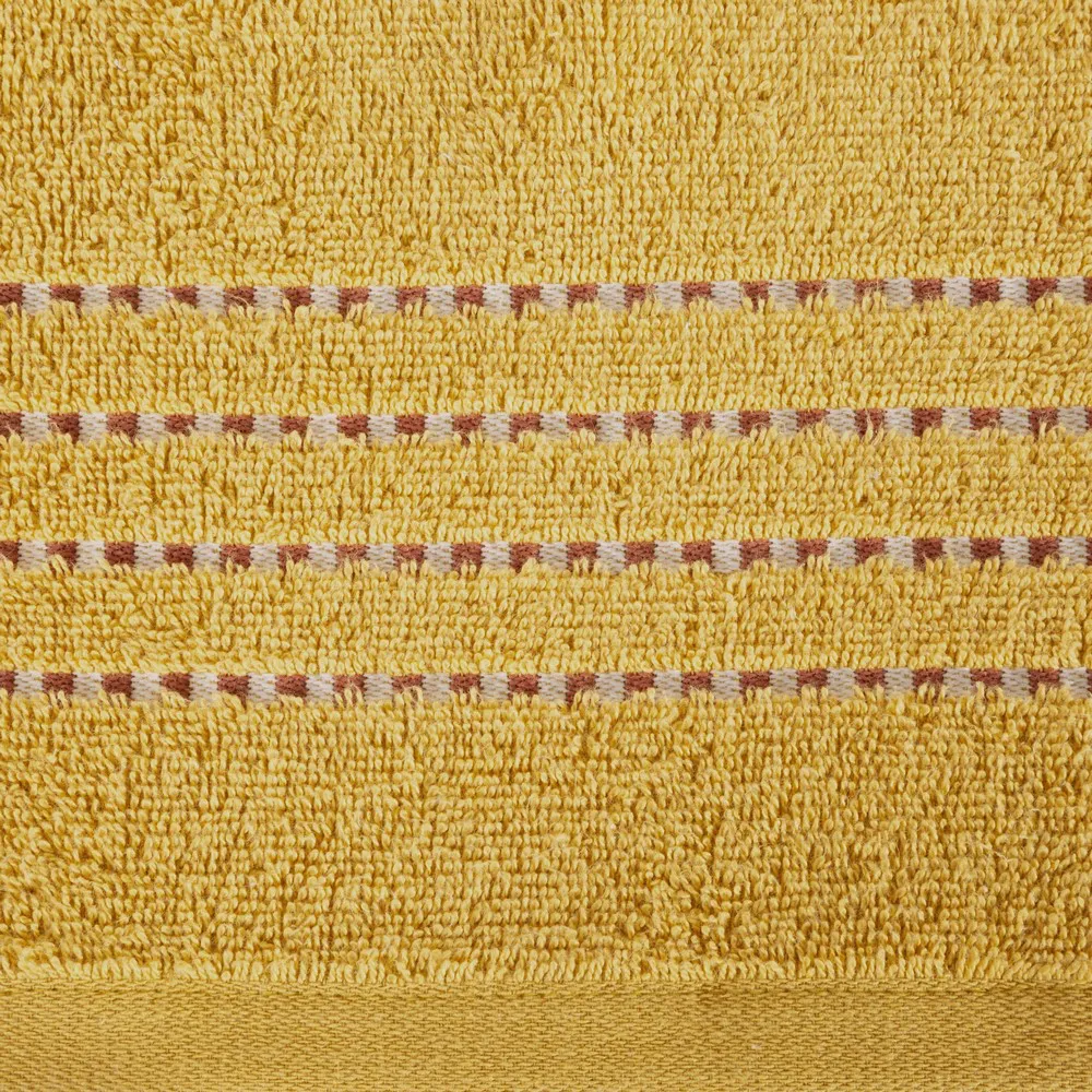 Ręcznik 30x50 Fiore musztardowy 500g/m2 frotte Eurofirany ozdobiony bordiurą w postaci cienkich paseczków