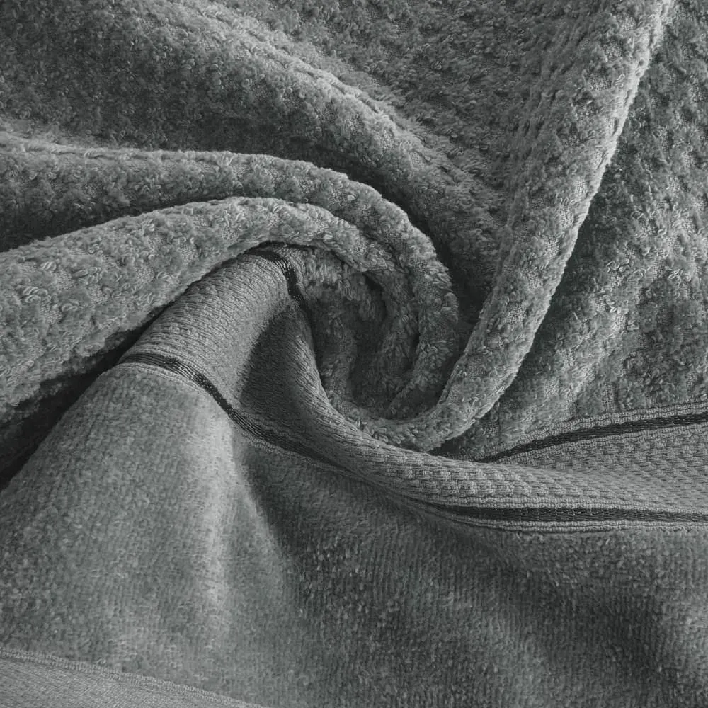 Ręcznik Jessi 50x90 stalowy frotte 500g/m2 z fakturą wytłaczanej krateczki i welurową bordiurą Eurofirany