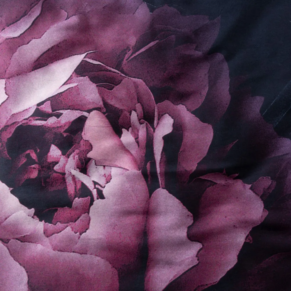 Pościel ekskluzywana 160x200 Zoja 03 kwiaty czarna fioletowa z naturalnej tkaniny z włóknem TENCEL o jedwabistym dotyku Eurofirany