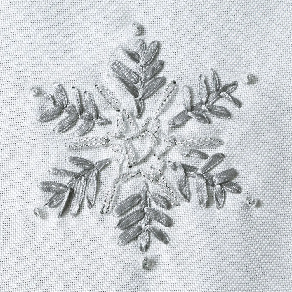 Obrus świąteczny 33x180 Noemi biały  srebrny śnieżynki Eurofirany