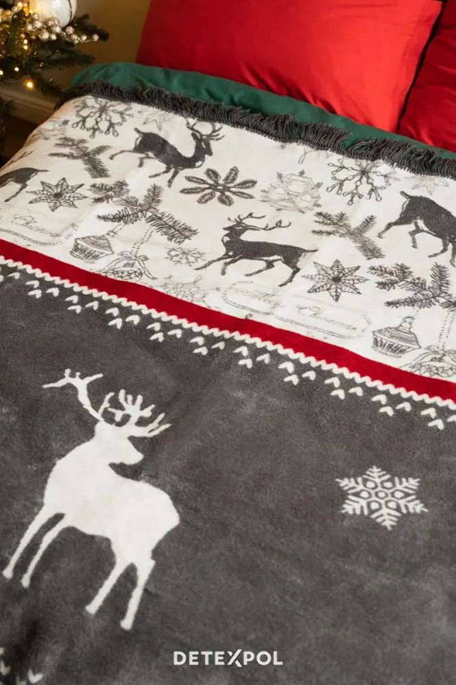 Koc bawełniany akrylowy 150x200 52 JB świąteczny Renifery gwiazdki szary biały czerwony z frędzlami narzuta na łóżko