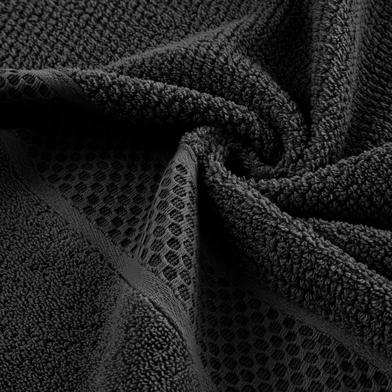 Ręcznik Danny 50x90 czarny z wytłaczaną  bordiurą i błyszczącą nicią 500 g/m2 Eurofirany