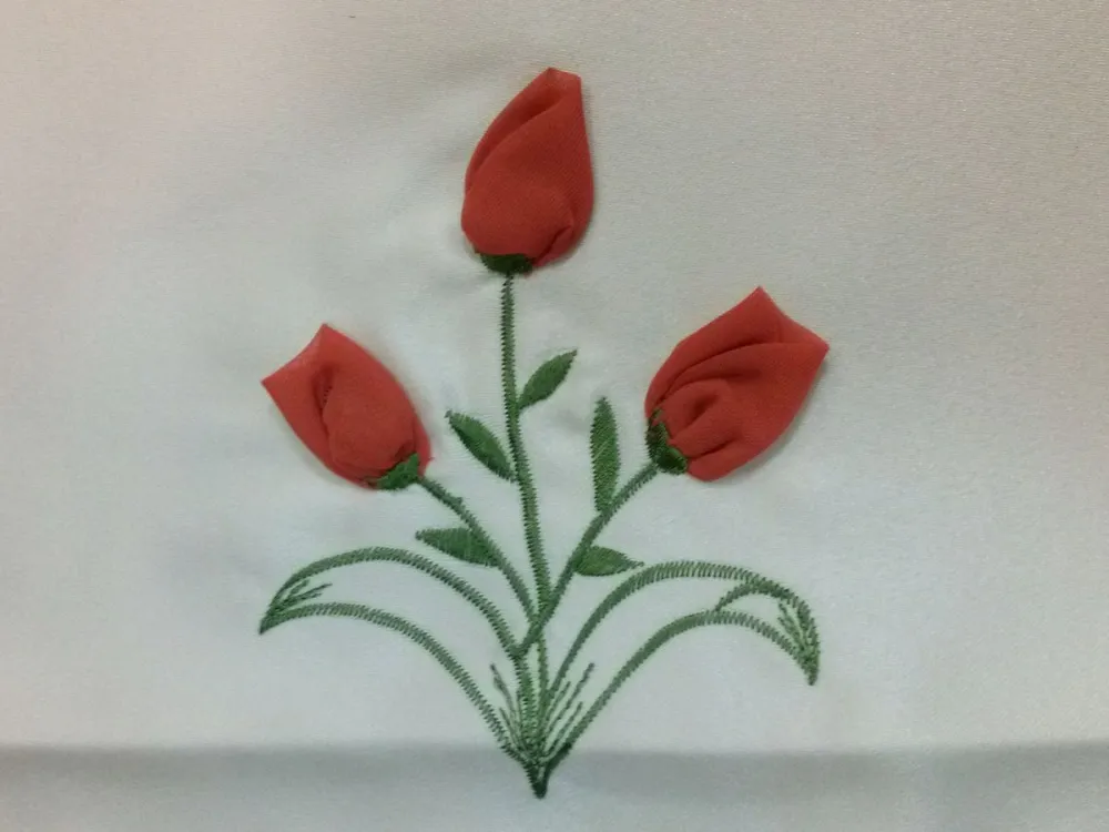 Obrus haftowany 50x100 A czerwone różyczki