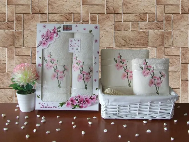 Komplet ręczników w pudełku 2 szt Sakura T7015/A ekrii kwitnąca wiśnia 50x90,70x140