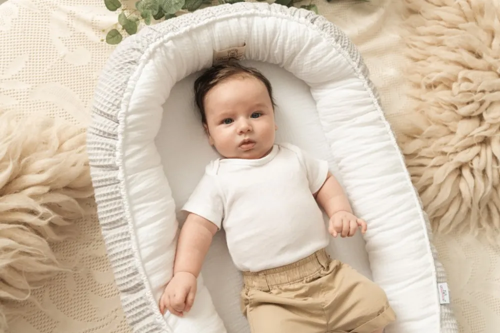 Gniazdko niemowlęce Prestige Muslin       55x80 białe szare otulacz dwustronny