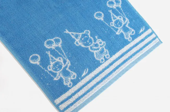 Ręcznik do przedszkola 40x60 Happy Toys Miś pajacyk niebieski 470g/m2 Greno