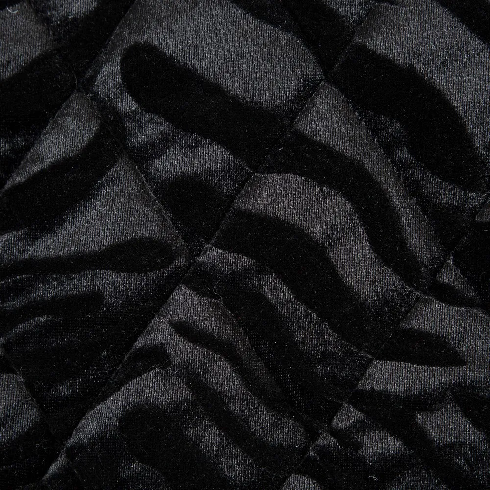 Narzuta dekoracyjna 230x260 Kristin 3 czarna welwetowa geometryczna ze zwierzęcym motywem Eurofirany