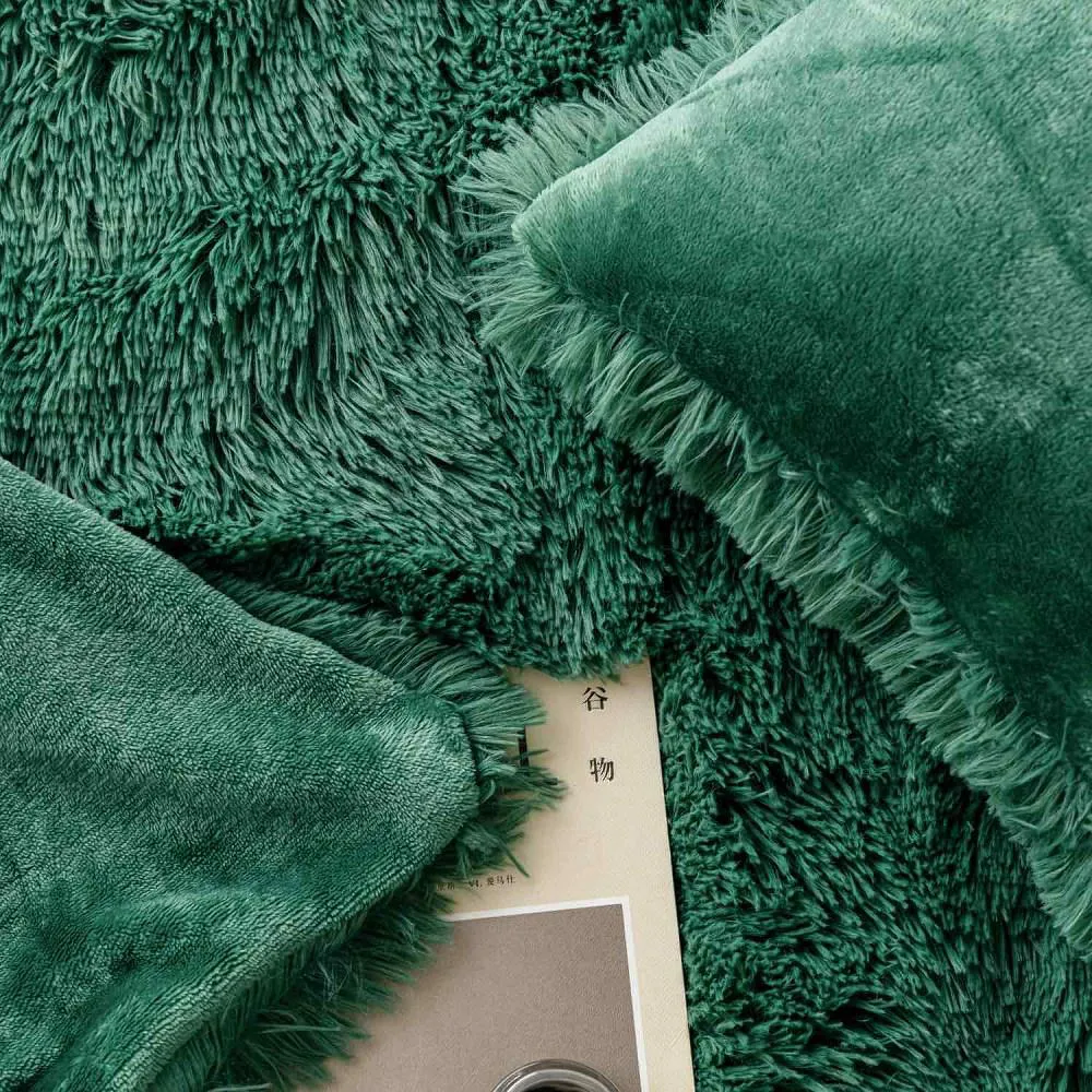 Koc narzuta 150x200 Yeti włochacz zielony butelkowy futrzak na łóżko