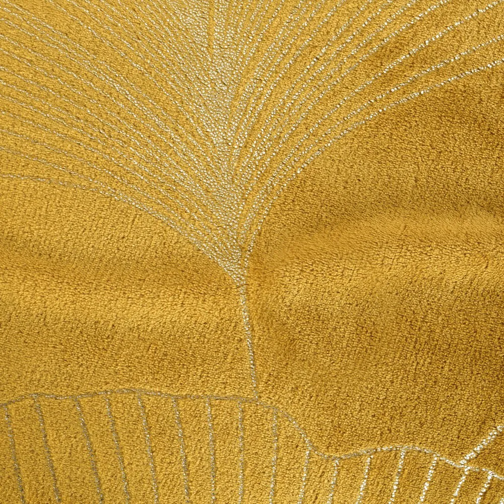 Koc narzuta z mikrofibry 150x200 Ginko 1 miodowy z błyszczącym nadrukiem liści miłorzębu Eurofirany