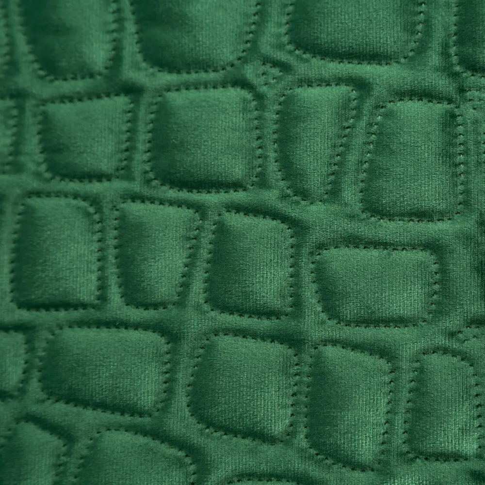 Narzuta dekoracyjna 280x260 Salvia 7 zielona ciemna z motywem krokodylej skóry Limited Collection Eurofirany