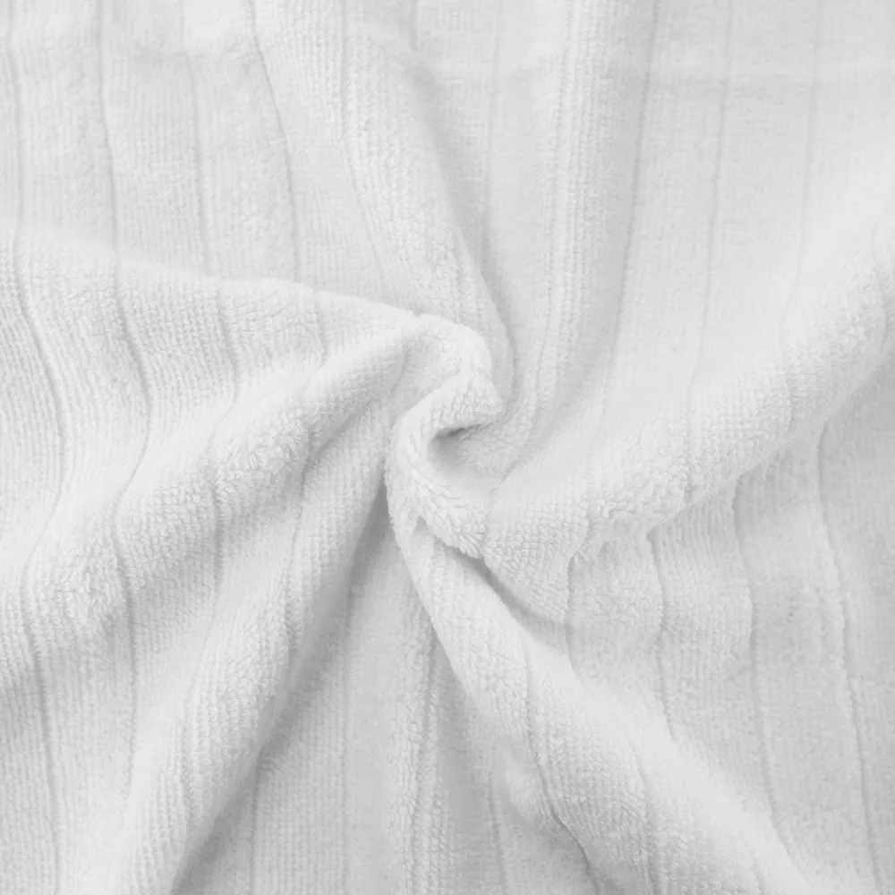 Ręcznik frotte 50x90 biały z delikatną  bordiurą w paski 16021 Darymex