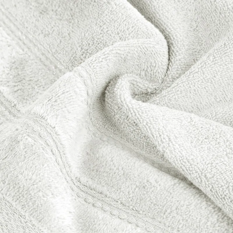 Ręcznik Glory 4 70x140 kremowy  z welurową bordiurą i błyszczącą nicią 500 g/m2 Eurofirany