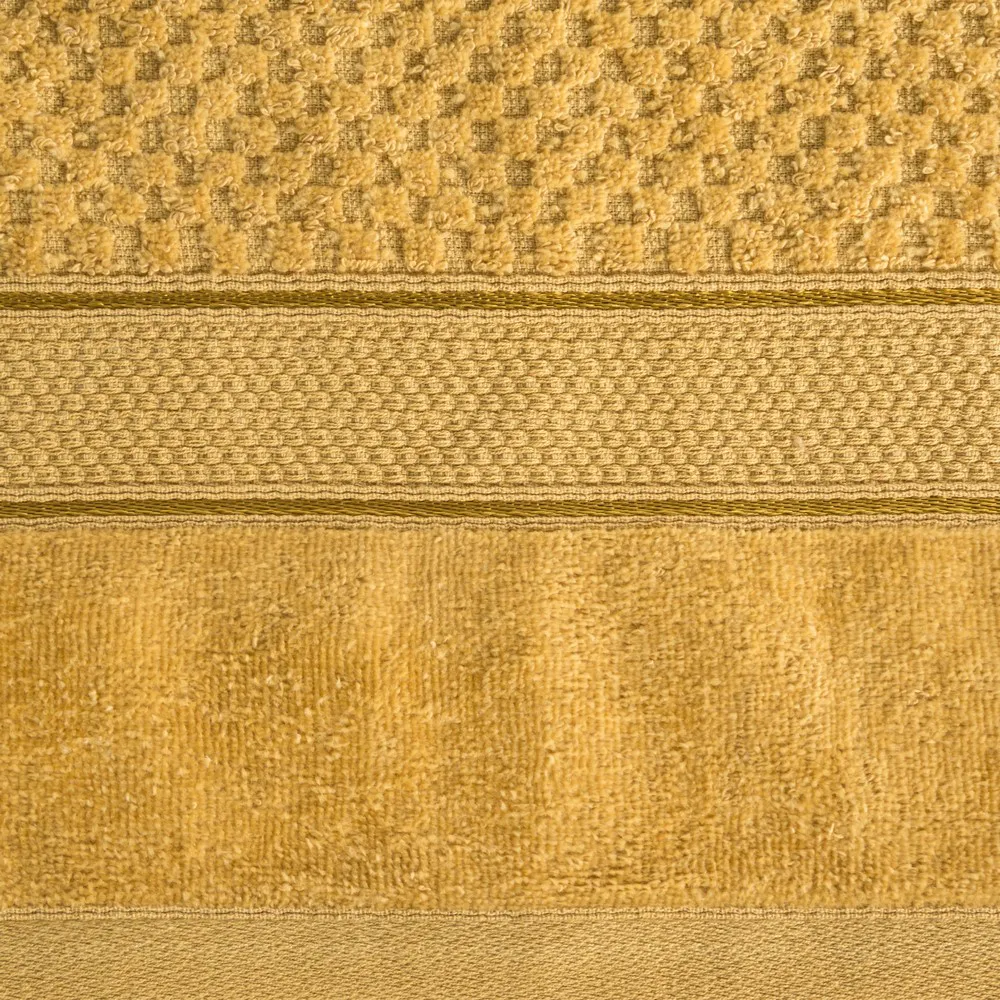 Ręcznik Jessi 70x140 musztardowy frotte 500g/m2 z fakturą wytłaczanej krateczki i welurową bordiurą Eurofirany