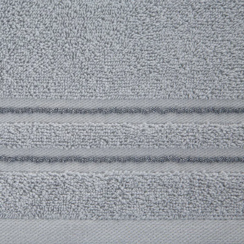 Ręcznik Emina 50x90 srebrny zdobiony  stebnowaną bordiurą 500 g/m2 Eurofirany