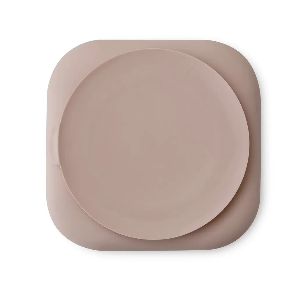 Talerz z przyssawką 18x18 różowy          silikonowy do nauki jedzenia