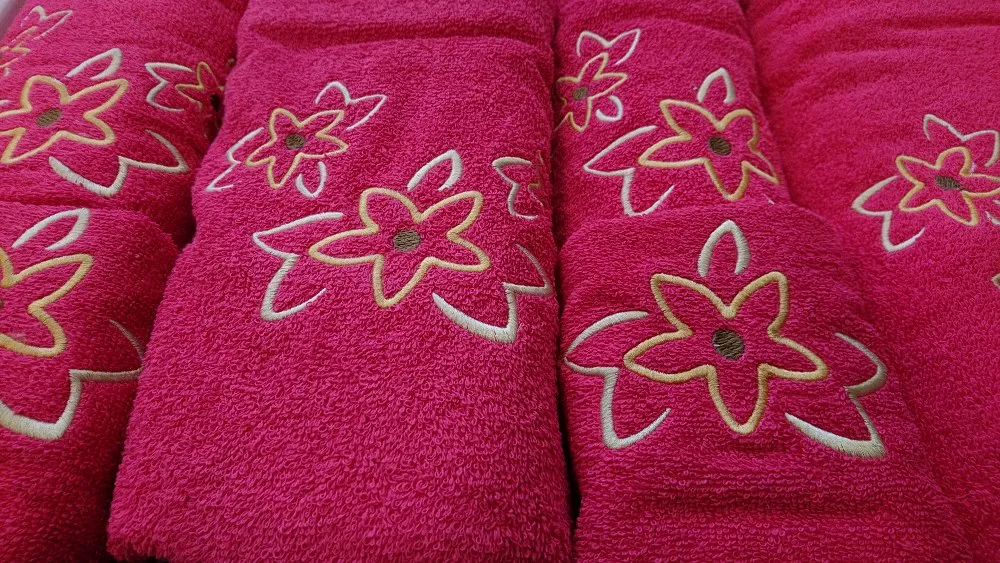 Komplet ręczników w pudełku 6 szt Wenus z haftem amarantowy kwiatki