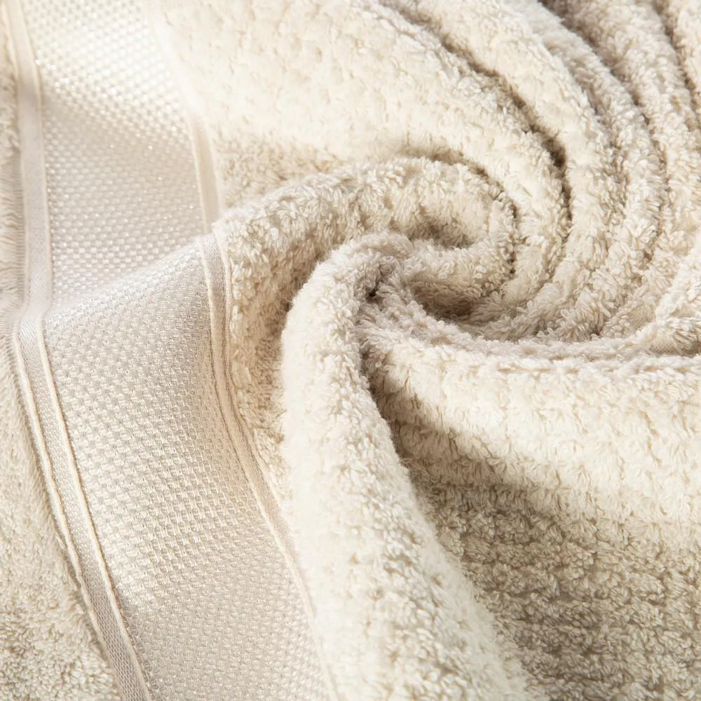 Ręcznik Milan 50x90 beżowy frotte 500m/g2 bawełniany z bordiurą przetykaną błyszczącą nicią Eurofirany
