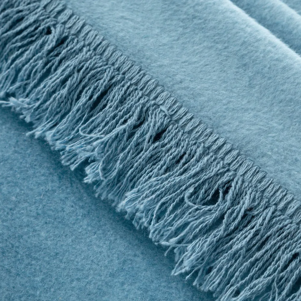 Koc bawełniany akrylowy 150x200 Akryl 7 niebieski jednobarwny z frędzlami Premium narzuta na łóżko Eurofirany
