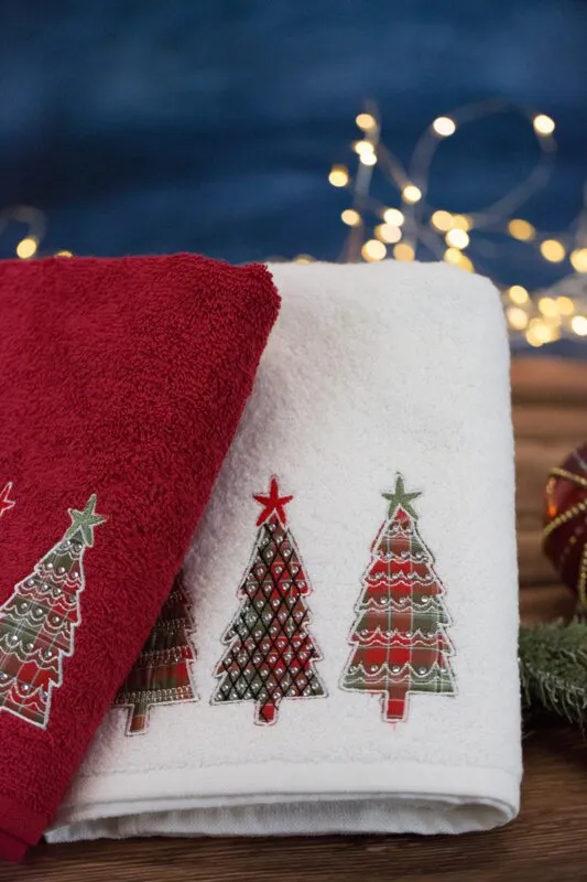 Ręcznik Santa 70x140 biały choinki  świąteczny 15 450 g/m2 Eurofirany