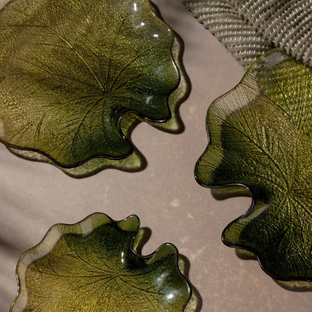 Patera Nila 28x3 zielona ze szkła artystycznego w kształcie liścia lilii wodnej Eurofirany
