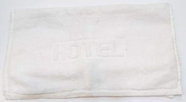 Ręcznik hotelowy 100x150 biały z napisem Hotel 500 g/m2 Niska cena Wyprzedaż